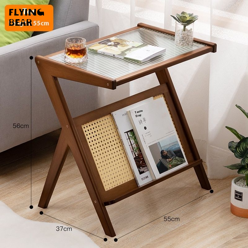 Bay gấu hiện đại tre bên bảng với kệ lưu trữ và mặt trên bằng kính cho phòng khách
