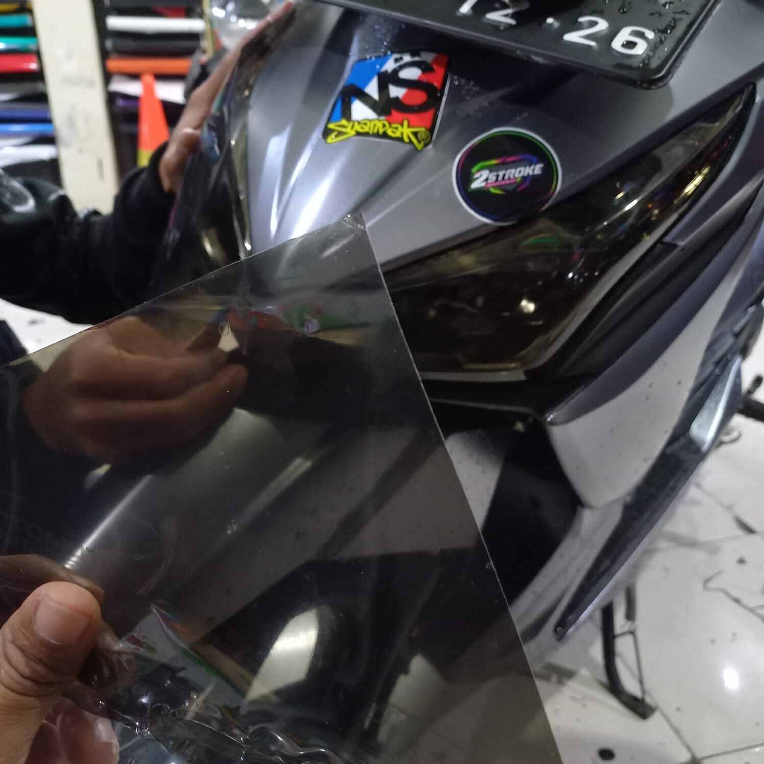 stiker skotlet headlamp hitam transparan gelap 80% sticker lampu motor mobil dark brown hitam gelap glossy Harga 12,999 rupiah*Gratis Ongkir