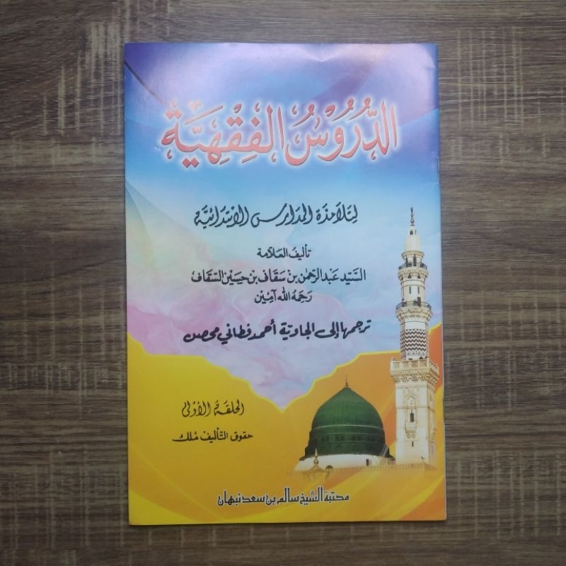 Kutubxonadagi qizga lezbiyan hujum qildi. Kutubxonadagi qizga lezbiyan hujum qildi.