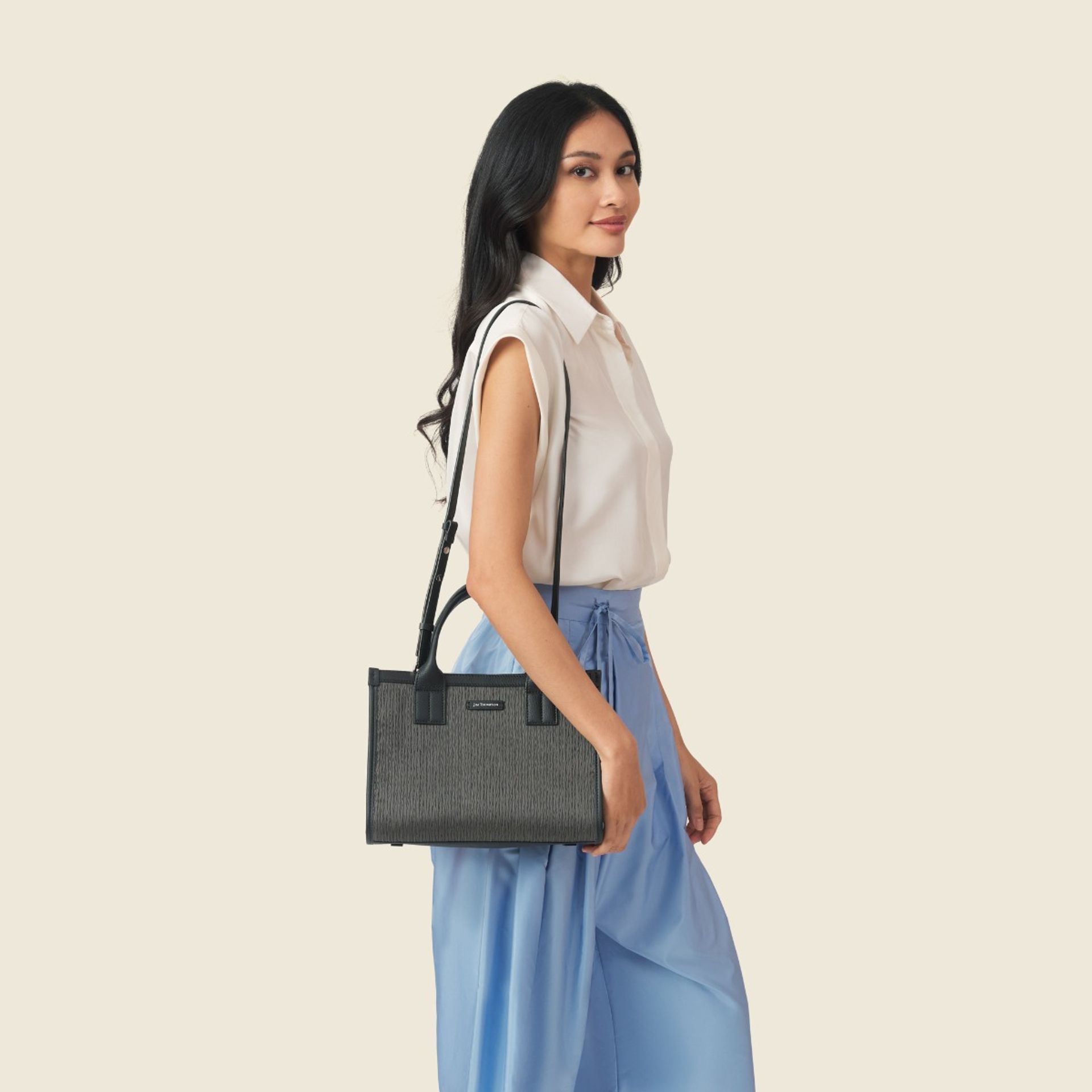 Pleated Small Tote Bag - Black ราคา 5,605 บาท*ส่งฟรี