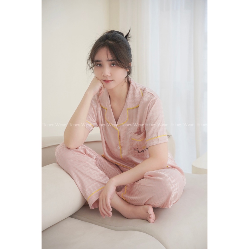 [HÀNG MỚI VỀ] Bộ Ngủ Nữ Tay Cộc Pijama Lụa Mặc Nhà Caro Hồng Honey Wear Đồ Mặc Nhà Nữ Lụa Cao Cấp Mề