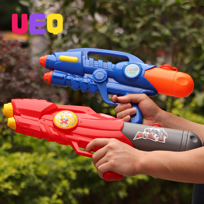 UEQ พร้อมส่งจากไทย ปืนฉีดน้ำ ฤดูร้อนของเล่นแบบใหม่ 2025 ของเล่นพ่นน้ำสำหรับเด็ก รุ่น 995-25 ปืนฉีดน้ำ ปืนฉีดน้ำแรงดันลม เล่นสงกรานต์ ปืนฉีดน้ำแรง ปืนฉีดน้ำขนาดใหญ่ ปืนน้ำ ทน PVC อย่างดีทนทาน ความจุขนาดใหญ่ ยิงได้ไกล ใช้ได้ทั้งเด็กเเละผู้ใหญ่ ราคา 79 บาท*ส่งฟรี