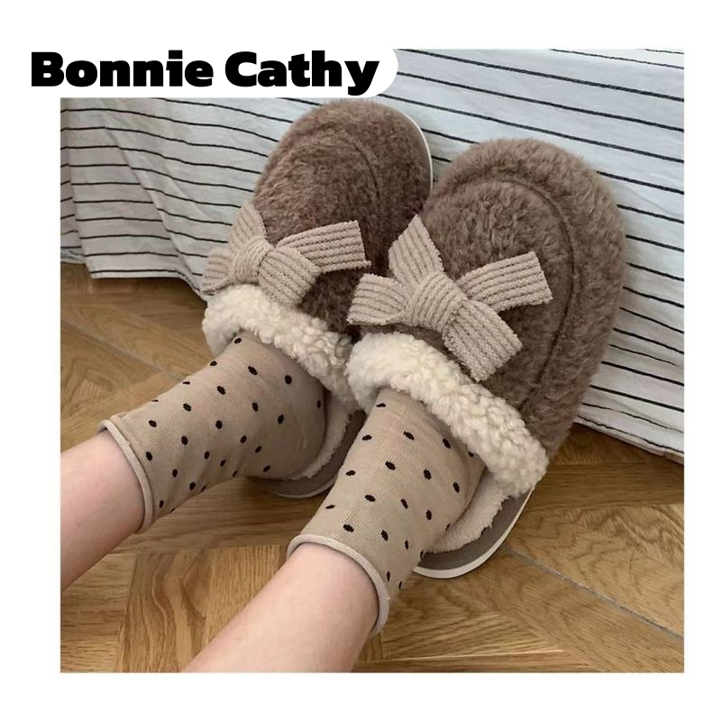 Bonnie Cathy รองเท้าแตะฤดูหนาวนุ่มใส่สบายสำหรับผู้หญิง ดีไซน์โบว์ ซับในขนเทียมกันหนาว ป้องกันลื่น เหมาะสำหรับใช้ที่บ้านและหลังคลอด ราคา 102 บาท*ส่งฟรี