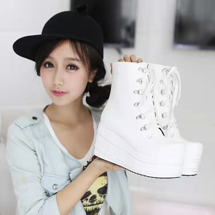 Giày Bốt Nữ Cỡ Lớn Ngoại Thương 2021 Mùa Thu Và Mùa Đông Mẫu Mới Bánh Xốp Đế Dày Mũi Tròn Gót Nhọn Ống Ngắn Martin Bốt Màu Trắng