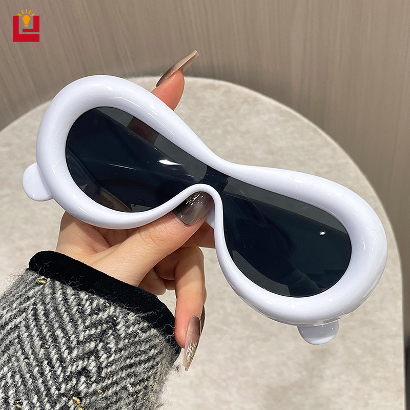 Stylish Irregular Frame Sunglasses UV Protection Fashionable Oversized Design for Men and Women ราคา 66 บาท*ส่งฟรี