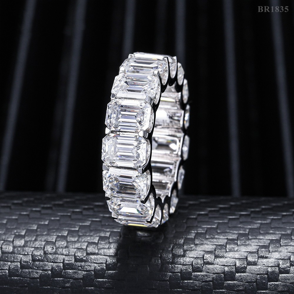 Row Ring, Moissanite Emerald Cut S925 Silver Ring for Men and Women of The Same Style ราคา 13,230 บาท*ส่งฟรี