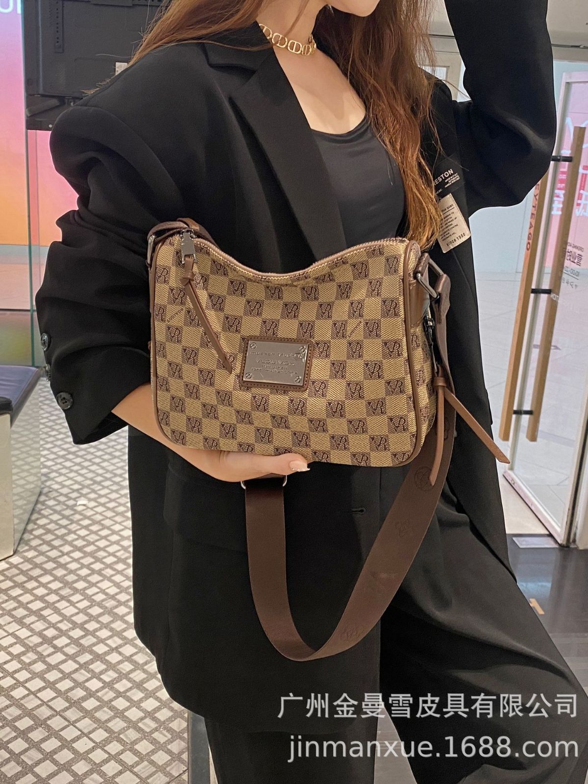 Louis VR Commuter bag 2023 New Fashion High Quality Women's Bag Presbyopic Chessboard Single Shoulder Bag Casual Messenger Bag