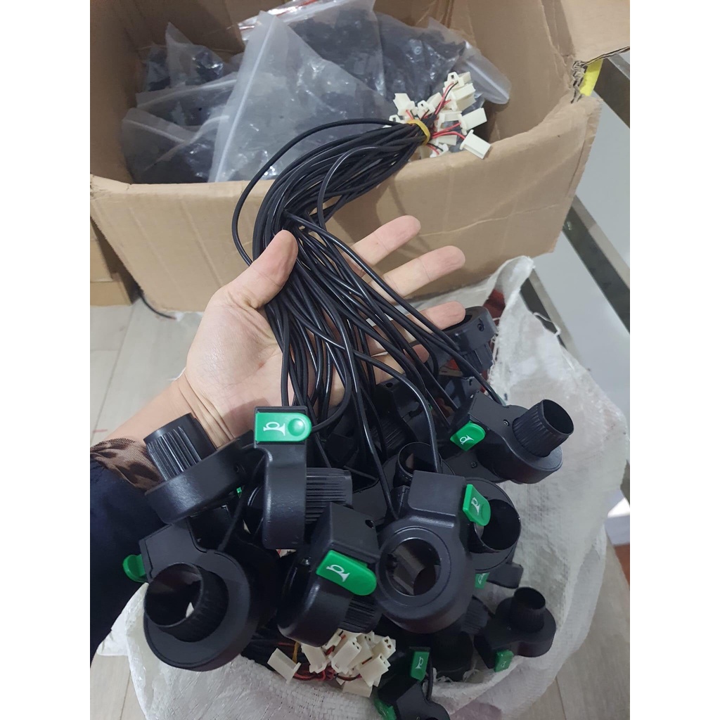 Công tắc còi gắn ghi đông xe đạp xe máy điện