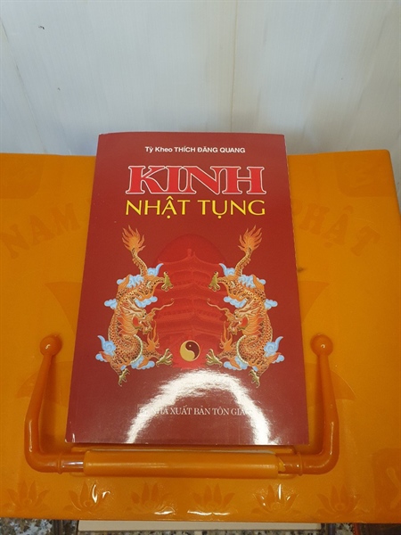 Kinh Nhật Tụng thích Đăng Quang bìa rồng