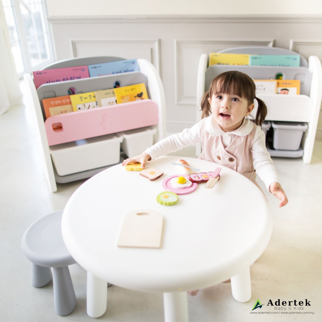 EASY CHILD TABLE + 2 STOOLS SET