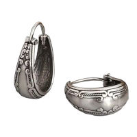 1 Pair Women Ethnic Earrings Vintage Engraved C-Shaped Polished Alloy Lightweight Hoop Earrings Daily Dating Travel Hanging Earrings