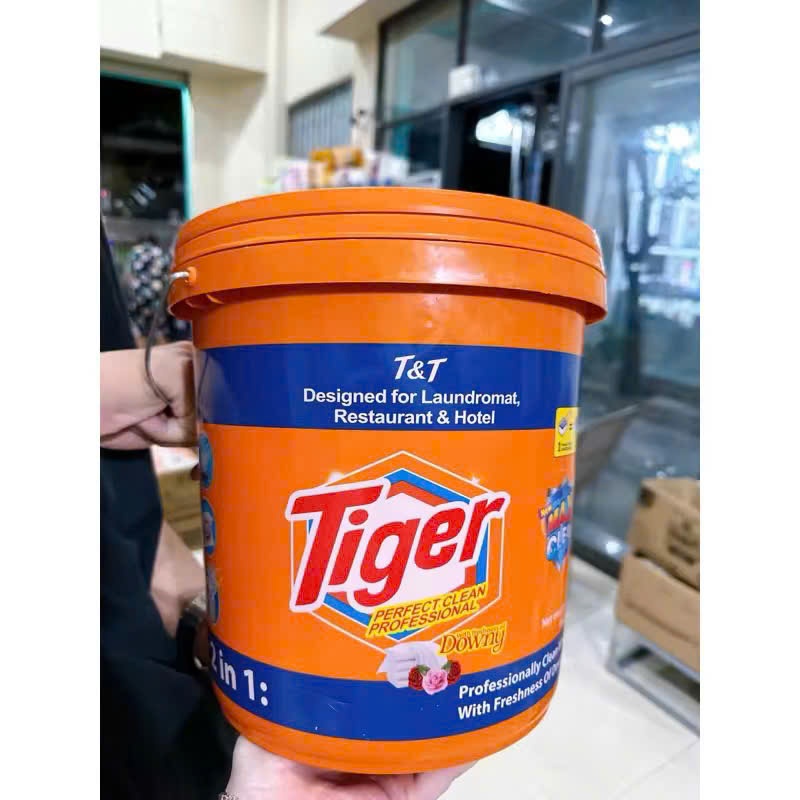 BỘT GIẶT TIGER HƯƠNG NƯỚC XẢ VẢI DOWNY THÙNG 9KG + Tặng 1 Bịch Hạt Nêm 170g