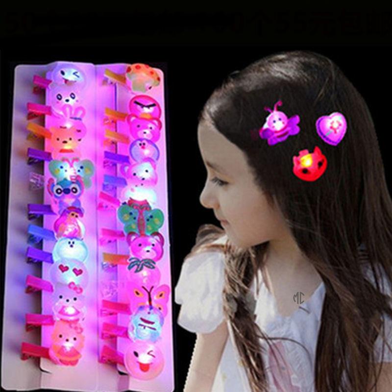 Children s light-emitting small toy hairpin flashing lights cute light up at night ราคา 12 บาท*ส่งฟรี