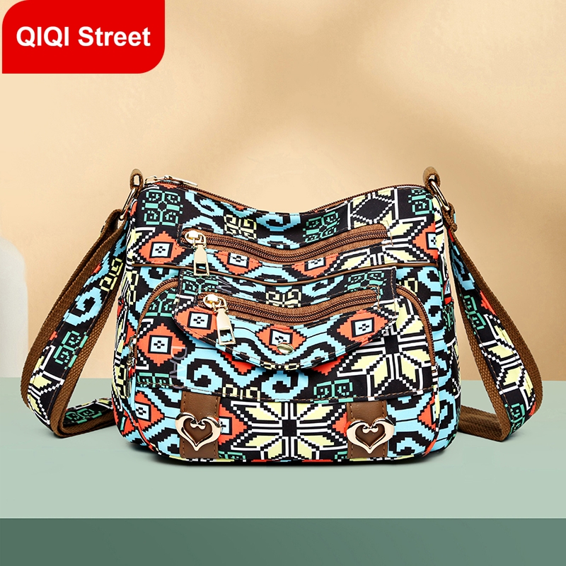 Tinh tế mới một bên vai Túi đeo chéo. Túi của mẹ trung tuổi. Thời trang và túi đeo chéo đa năng