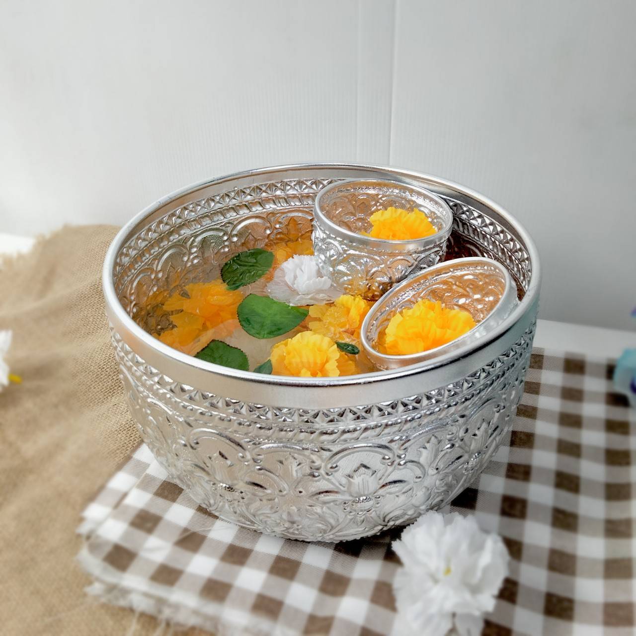 Uncle Songkran suit, 1 set of 3 pieces, 22 pieces. 1 card, 8 m. 2 large Thai Bowl ราคา 295 บาท*ส่งฟรี