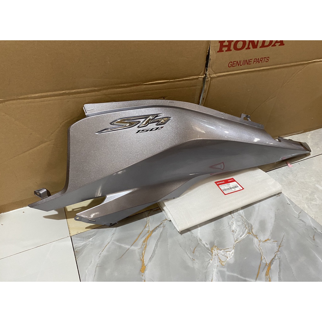 Bộ ốp sườn bên trái SH 150 (2016-2019) màu Bạc *NHB86* chính hãng Honda (83300-K78-V00ZA)