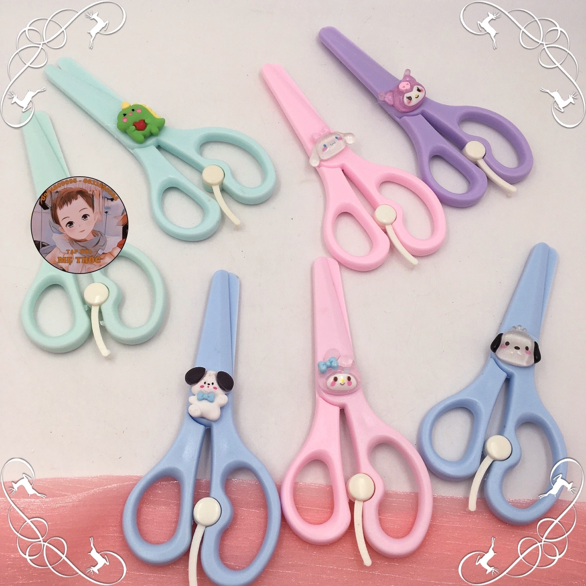 Kéo thủ công lưỡi nhựa an toàn cho bé đính charm thỏ tinh nghịch và các bạn dễ thương tiện lợi D&H STORE KNHUA11