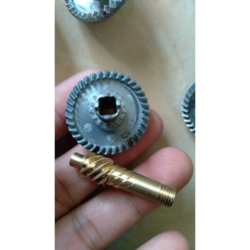 Bánh răng và nhông dẫn hướng trục dùng cho máy câu cá shimano fx fc