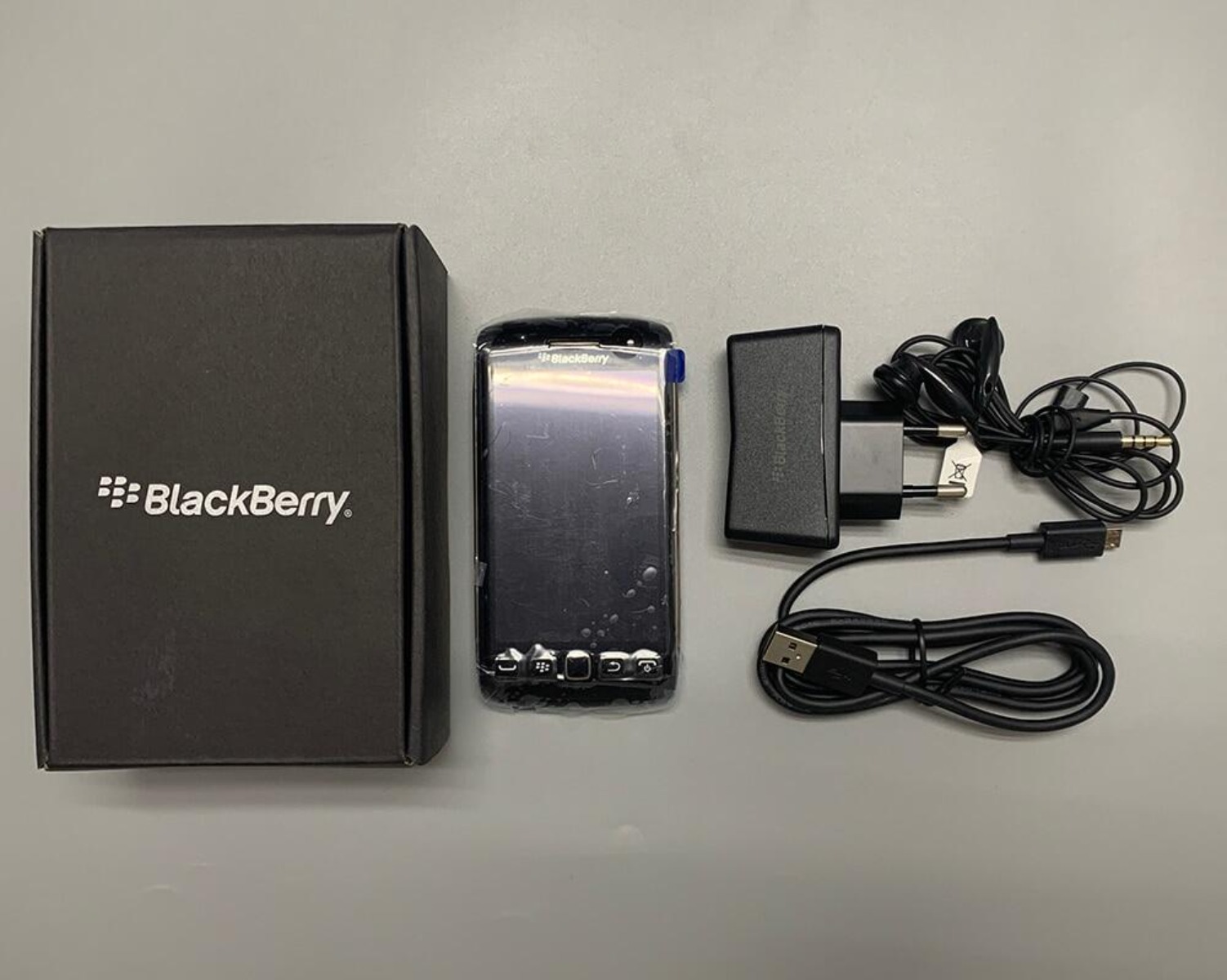 BlackBerry Torch 9860 Unlocked Original 3G 3.7'' Display 5MP WIFI BlackBerry OS Smartphone ราคา 1,466 บาท*ส่งฟรี
