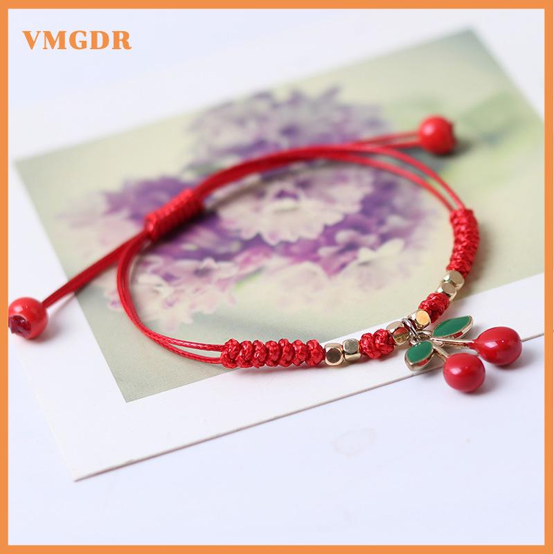 HOT สร้อยข้อมือเชือกสีแดงนำโชคจี้รูปสตรอเบอร์รี่เชอร์รี่สร้อยข้อมือแบบถักสำหรับงานเลี้ยงวันเกิดวันคริสต์มาสปีใหม่อุปกรณ์เสริมสร้อยข้อมือ ราคา 24 บาท*ส่งฟรี