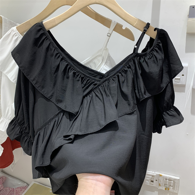 Áo đen 1 dây vai lệch vai, chất lụa gân mát, form dễ thương cá tính