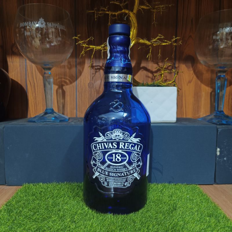 Vỏ Chai Chivas 18 Blue dáng bầu Xuất Xứ Scotland Decor tủ, kệ cực đẹp mới 99% (chai rỗng)