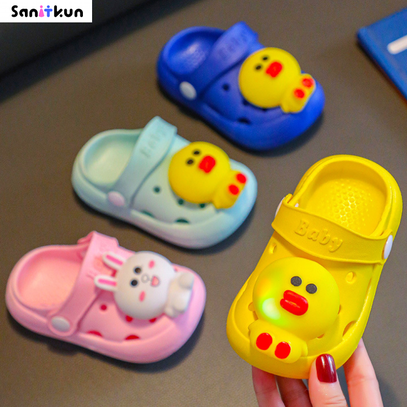 Children s luminous hole shoes, girls with soft soles