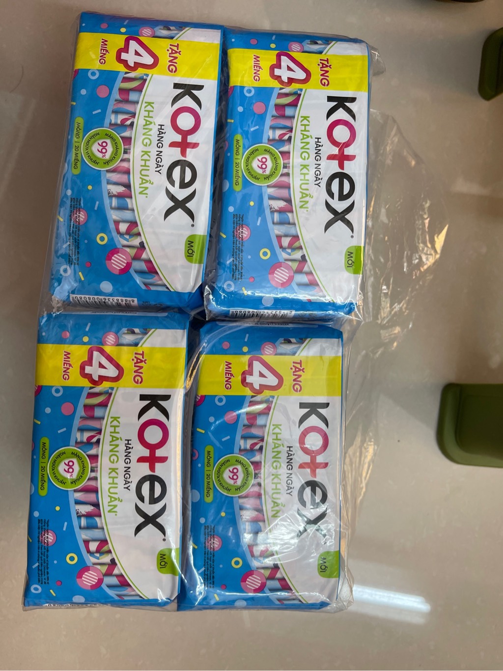 Kotex hàng ngày 20 miếng tặng 4 miếng
