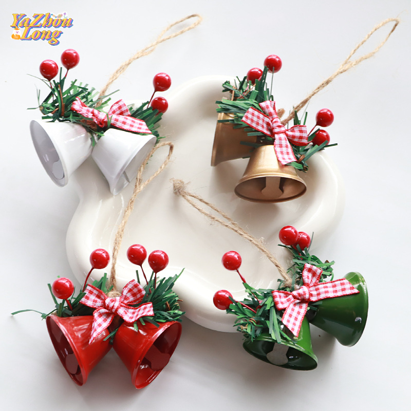 Yzlong một cặp chuông giáng sinh trang trí với quả mọng đỏ và rô Bow cho trang trí cây