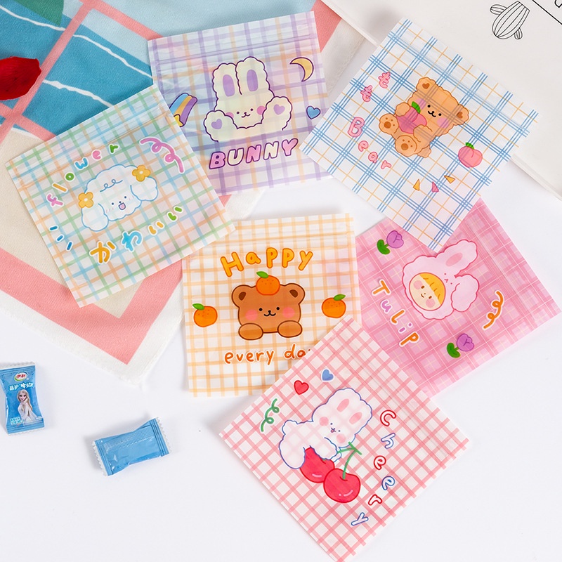 [II Birthday surprise] 【Ready To Send】 Zip Bag With Bear Pattern, Cute Pattern, Plastic Bag, Can Be Carried In A Bag. Can Put A Variety Of Products. Size 13.5x13.5 Cm. Celebration Gifts