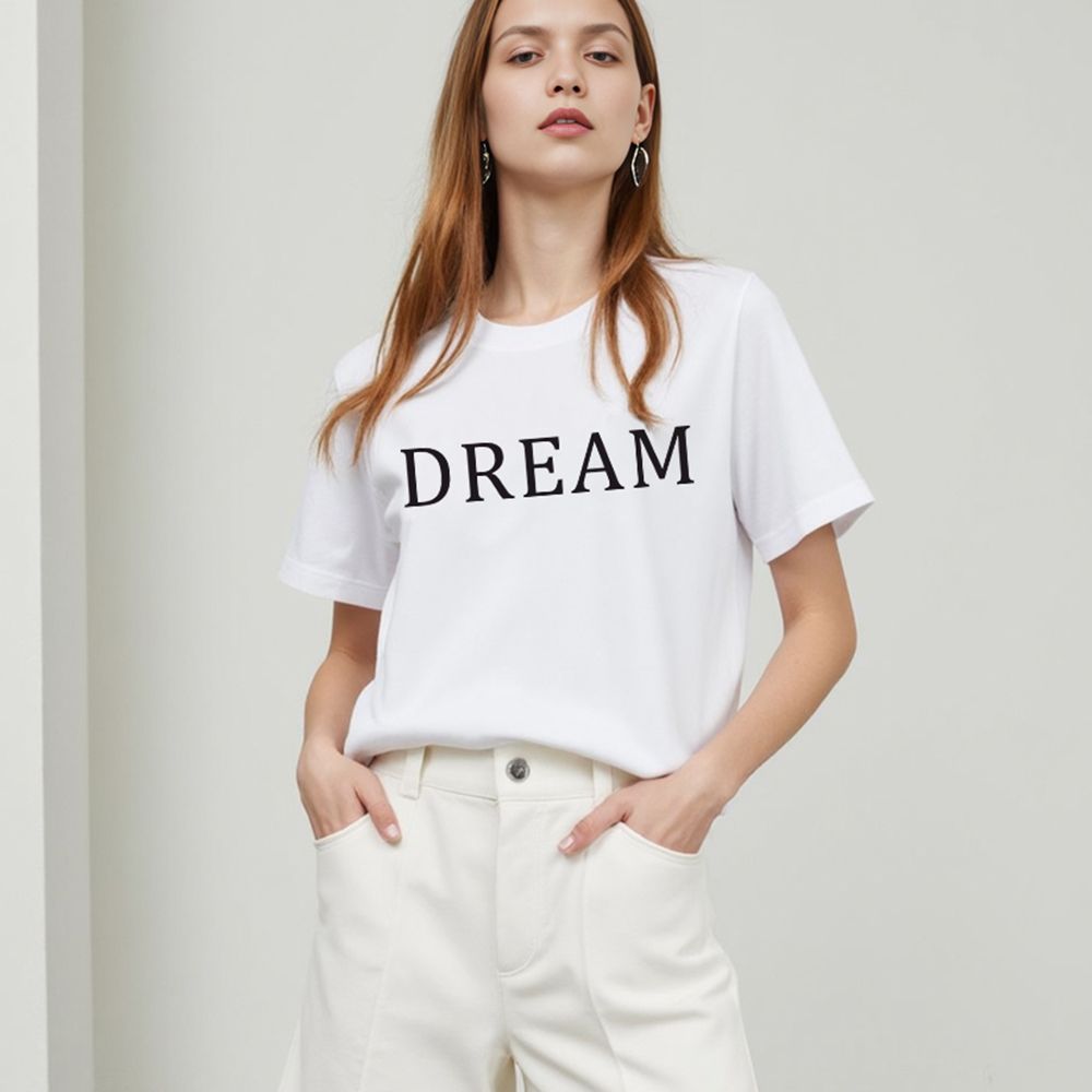 Closet Crush เสื้อยืดสำหรับผู้หญิงฤดูร้อนที่เรียบง่ายจดหมายสบายๆพิมพ์จดหมายพิมพ์รอบคอปกติพอดีทุกวันพื้นฐานเสื้อยืด B250422 ราคา 126 บาท*ส่งฟรี