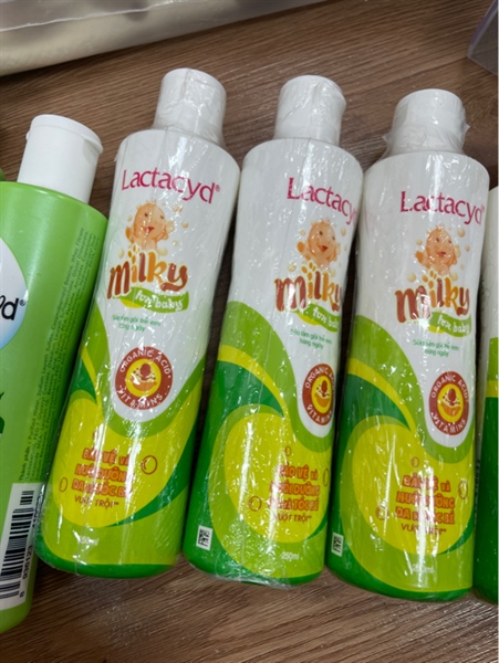 Sữa tắm gội Lactacyd 250ml