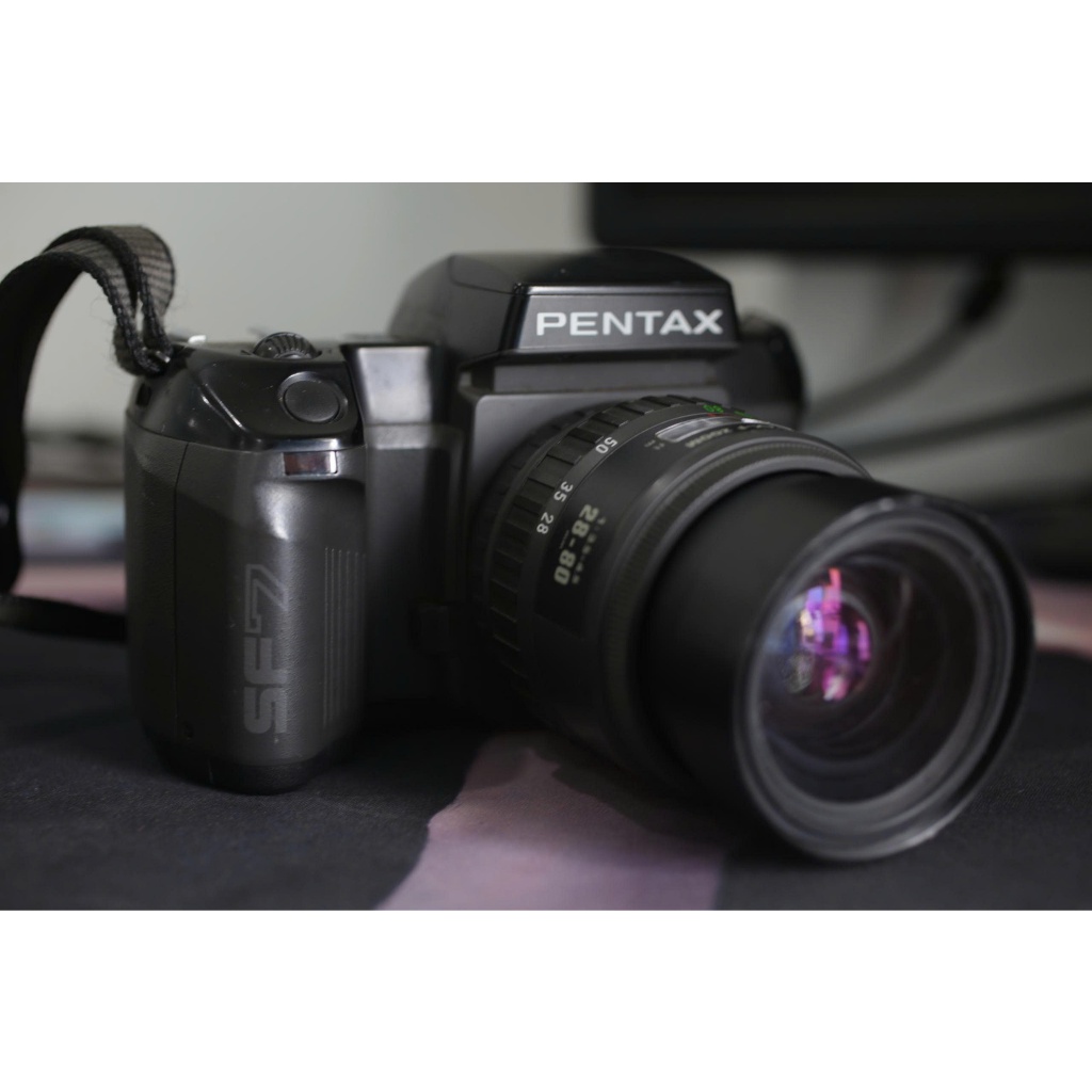 chiếc máy ảnh phim Pentax (bán lẻ body hoặc cả bộ) (Hoạt động tốt - vui lòng tự tìm hiểu trước)
