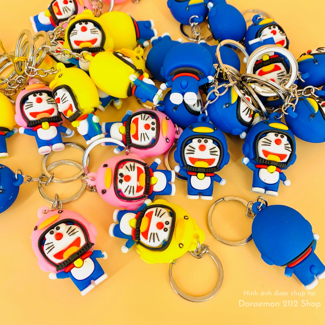 Móc khóa doraemon đội mũ bảo hiểm bằng nhựa siêu dễ thương