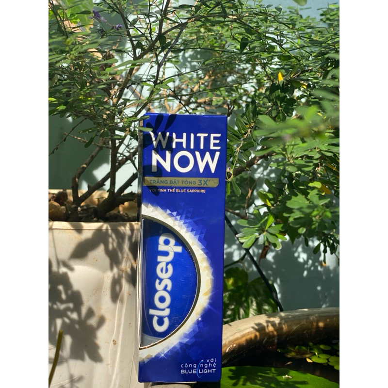 Kem đánh răng Closeup White Now với tinh thể Blue Sapphire (Tuýp 100g)