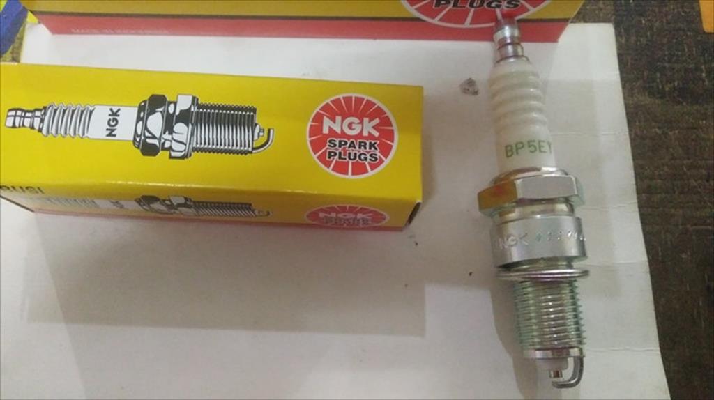 Busi Spark Plug Mobil Toyota Kijang 7K 1.8 Carburator BP5EY NGK Asli Harga 27,614 rupiah*Gratis Ongkir