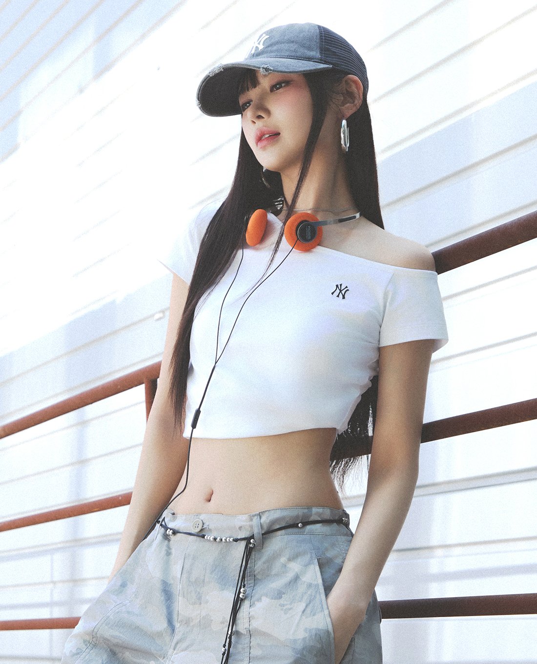MLB - Áo trễ vai nữ Basic Small Logo 3FTSB6753-50WHS