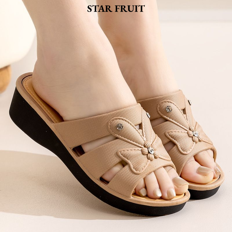Women's Slippers Outer Wear Thick Bottom Fashion Home Non-Slip Mom Shoes Soft Bottom Wedge Sandals ราคา 96 บาท*ส่งฟรี