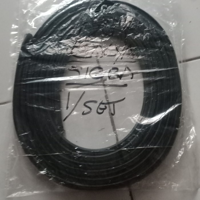 karet balon pintu bagian body innova reborn,innova lama dll ori Harga 85,000 rupiah*Gratis Ongkir