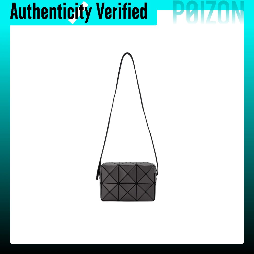 กระเป๋าสะพายข้าง กระเป๋าถือแฟชั่น Issey Miyake Cuboid Polyvinyl Chloride Resin Women's Charcoal Grey BB31-AG661-14 ราคา 38,252 บาท*ส่งฟรี