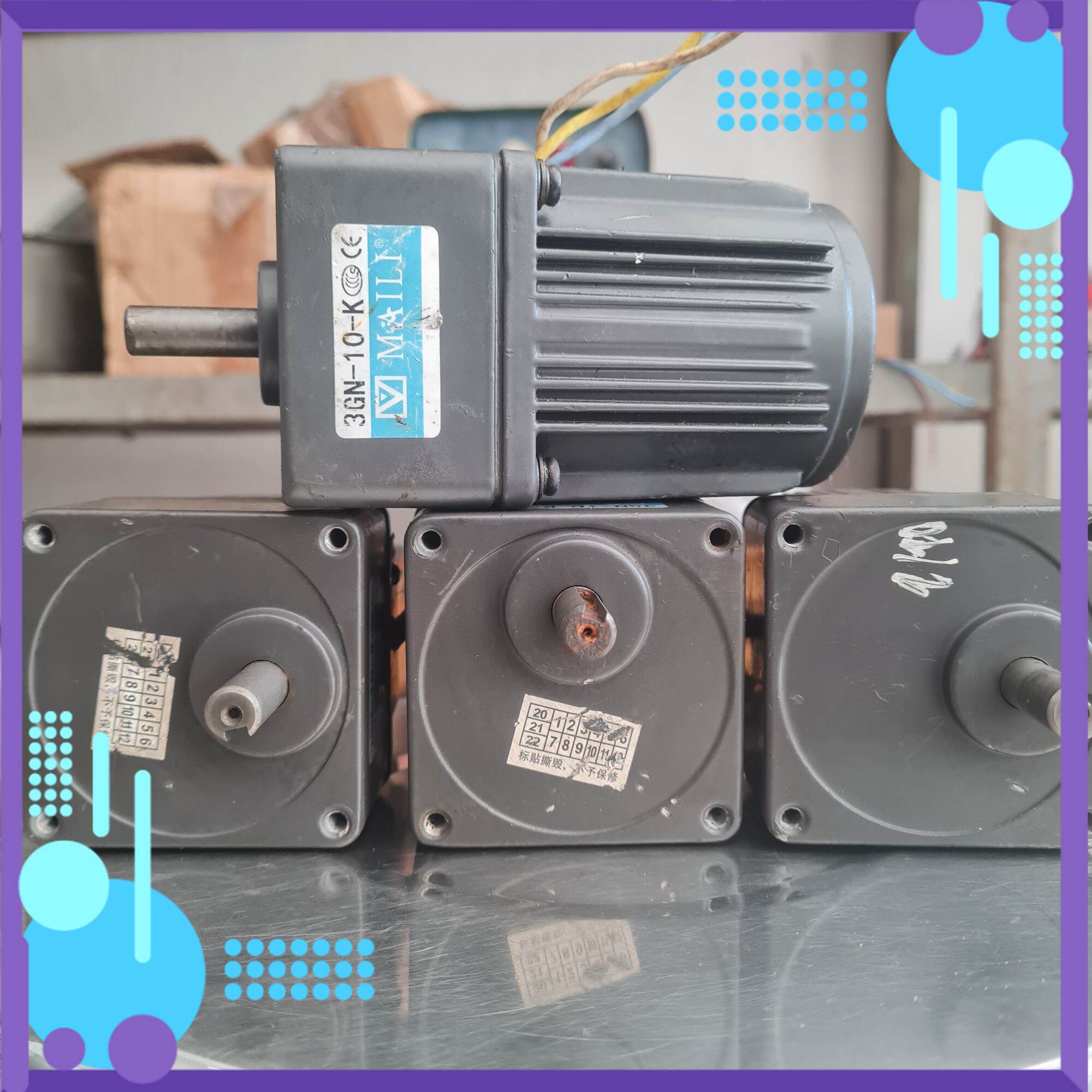 Mô tơ đảo chiều 220V - 40W, tải trọng 85kg, tốc độ xoay 90 v/phút. Ứng dụng: Xoay hệ thống chả, hệ thống rèm, kéo cửa,... Bảo Hành 10 ngày đầu sử dụng 1 đổi 1