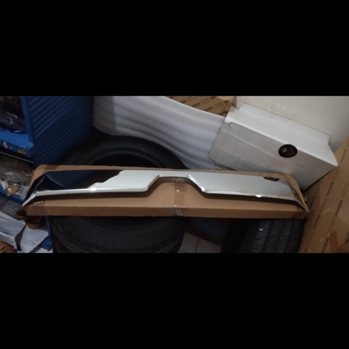 Garnis gril crome radiator atas Premio ORIGINAL BARU 75770-26120 Harga 970,000 rupiah*Gratis Ongkir