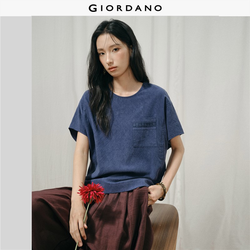 GIORDANO Women T-Shirts Embroidered Pocket Textured Tee Round Neck Short Sleeve Fashionable Casual Loose T-Shirts 18346818 ราคา 1,689 บาท*ส่งฟรี