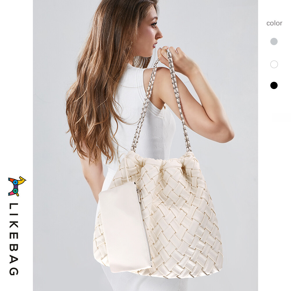 LIKEBAG2023กระเป๋าแบบหนีบแขนสัมผัสถุงถักเงินขั้นสูงรุ่นใหม่กระเป๋าสายไหล่เดียวกระเป๋าความจุขนาดใหญ่ ราคา 1,420 บาท*ส่งฟรี