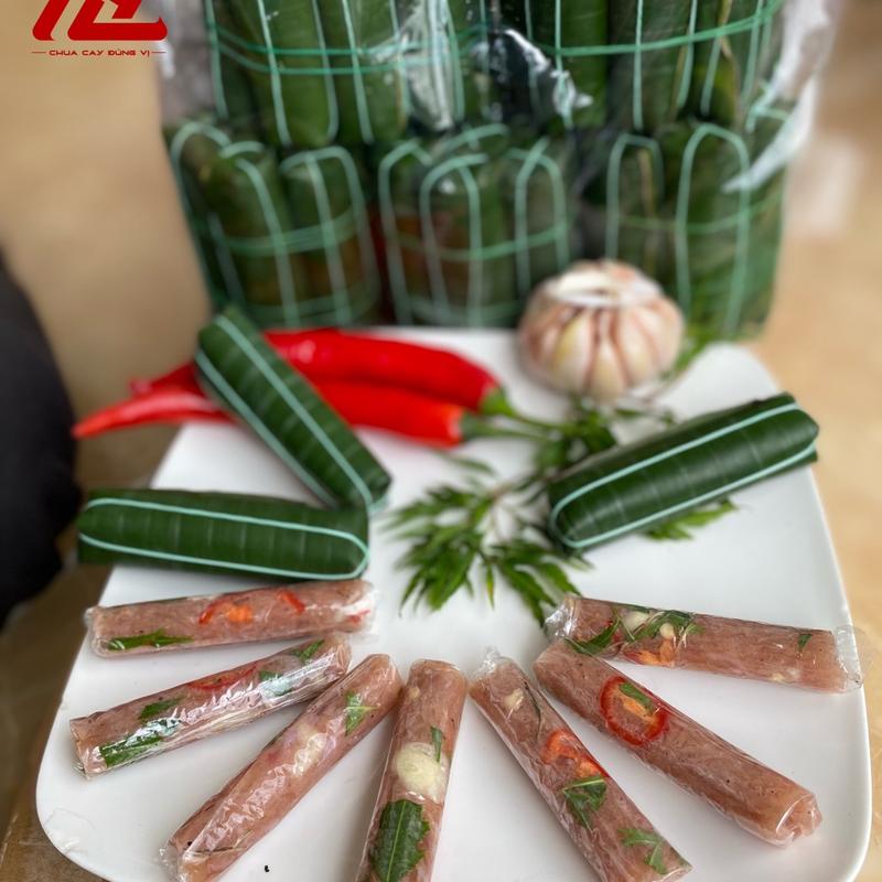 100 cái Nem Chua-Đặc sản Thanh Hoá chuẩn vị. Làm từ thịt và bì, có vị chua cay. Lên men bằng thính gạo. Food