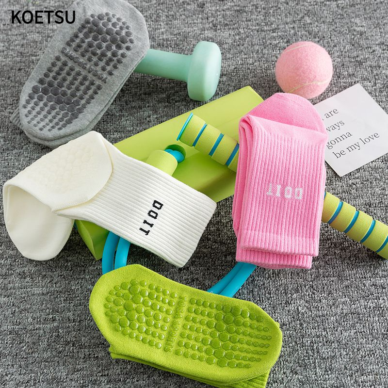 Koetsu Breathable and Anti-Slip Yoga Socks for Exercise and Training in the Gym. ราคา 25 บาท*ส่งฟรี