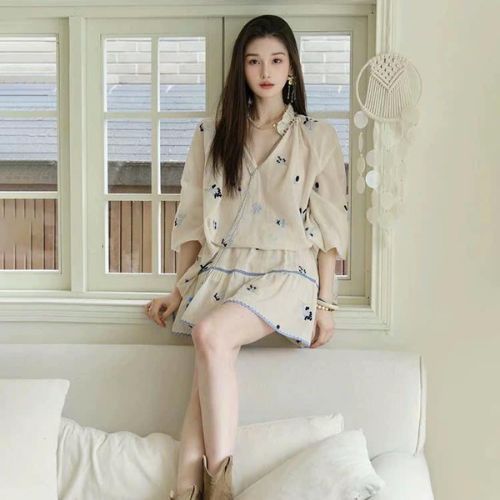 Set đi biển thiết kế thanh lịch áo Thêu họa tiết tay dài phối dây thổ cẩm mix chân váy ngắn kèm quần
