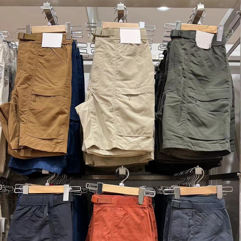 UNIQLO ฤดูร้อนผู้ชายผู้หญิงกลางแจ้งป้องกันน้ำสงกรานต์ไนลอนเข็มขัดลำลองกางเกงขาสั้นกางเกงตรงกลาง E463870 ราคา 717 บาท*ส่งฟรี