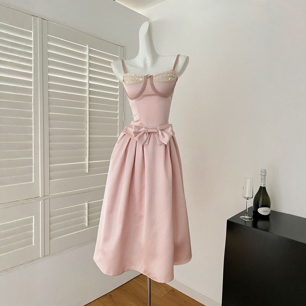 BRANCHÉ ชุดสำหรับผู้หญิงในช่วงฤดูร้อนที่สง่างามเก๋คมชัดสีแขนกุดรักคอกุทัณฑ์ Midi พรรคพอดีและชุดเปลวไฟ B250313 ราคา 880 บาท*ส่งฟรี