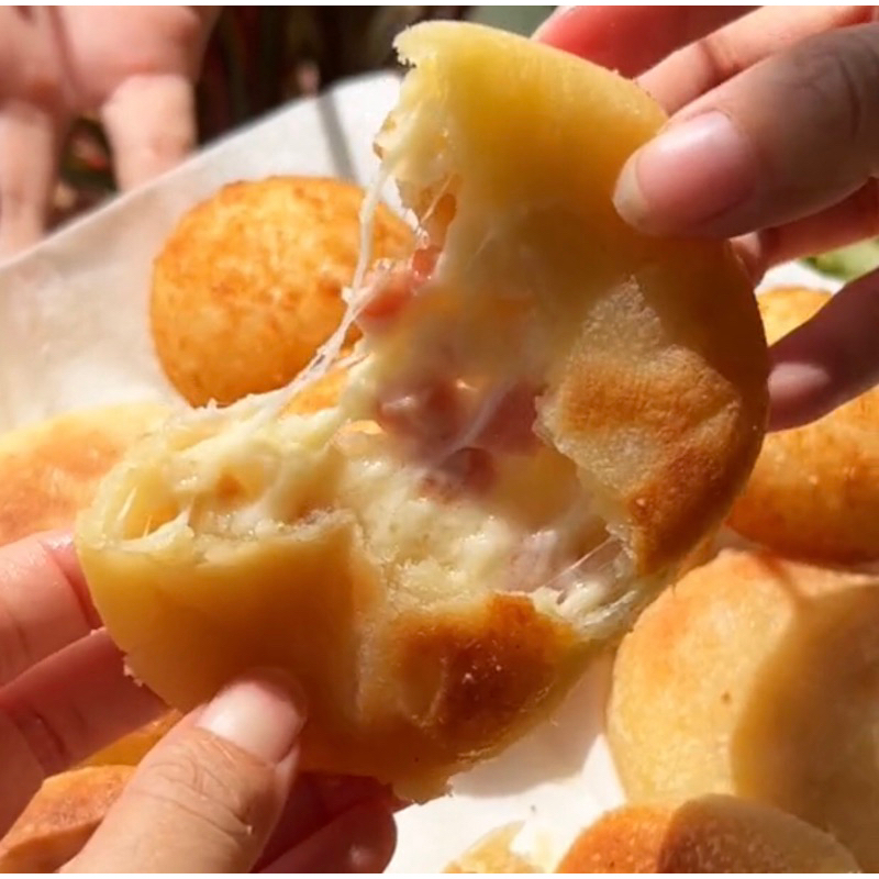 Bánh Hotteok nhân phô mai BẮP NGÔ Pulmuone và Bánh Hotteok nhân phô mai xúc xích Pulmuone